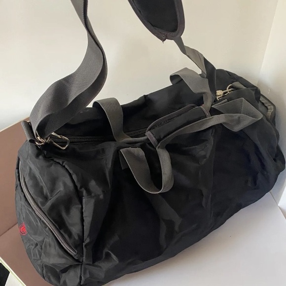 Technopack Duffle Duffel Bag Sport Travel Carry-On Workout Gym Red Black Gold 17 - Picture 2 of 5